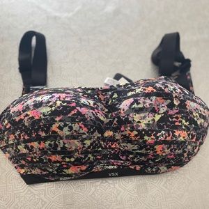 Victoria’s Secret sports bra 32DD